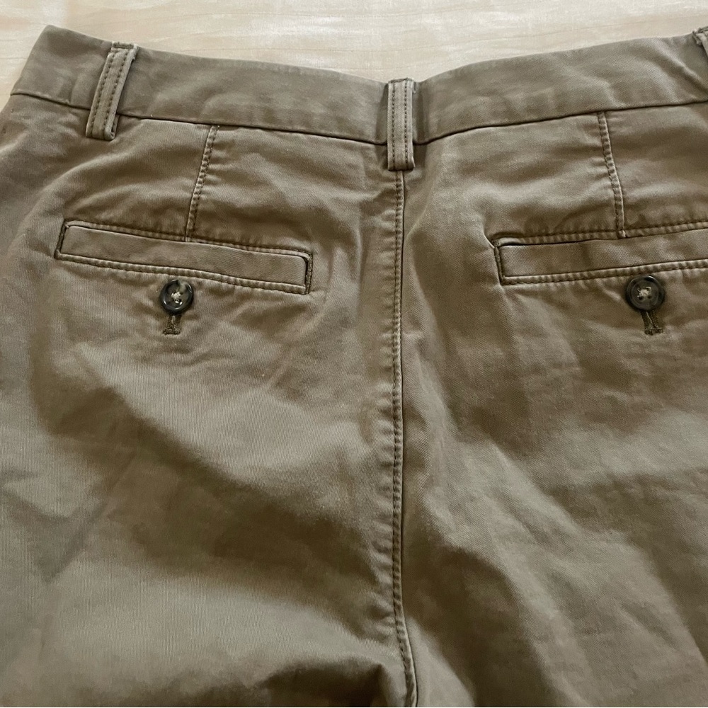 Banana Republic Olive Rollup Chino Shorts - Picture 3 of 4